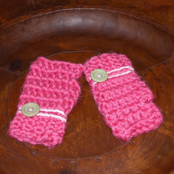 𝅺Pink Winter Knitted Super Soft Fingerless Short Gloves Mittens with Buttons - Picture 2 of 3
